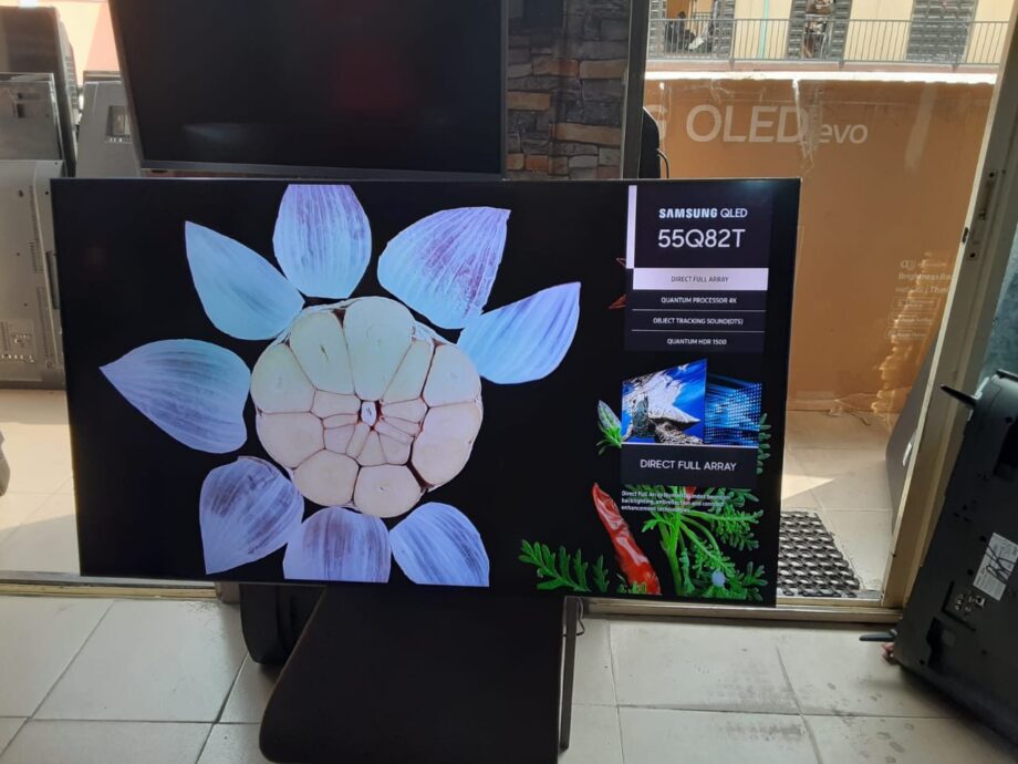 55QLED Samsung 
Samsung smart TV